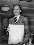 https://upload.wikimedia.org/wikipedia/commons/thumb/9/97/Robert_Bloch_with_His_Award.jpg/120px-Robert_Bloch_with_His_Award.jpg